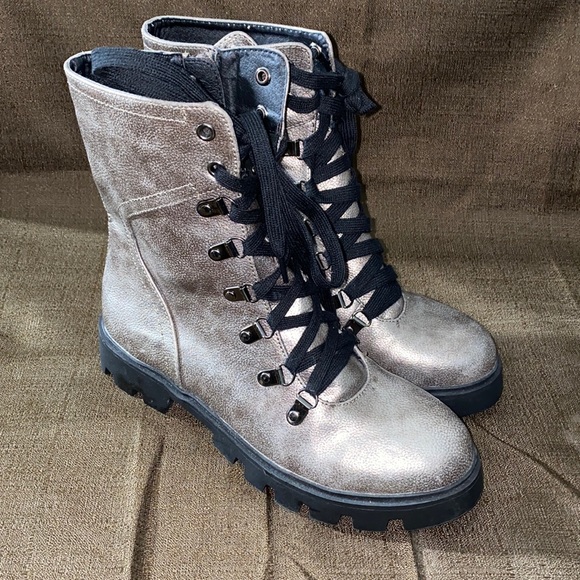 Women’s boots size 7.5 - Picture 1 of 7
